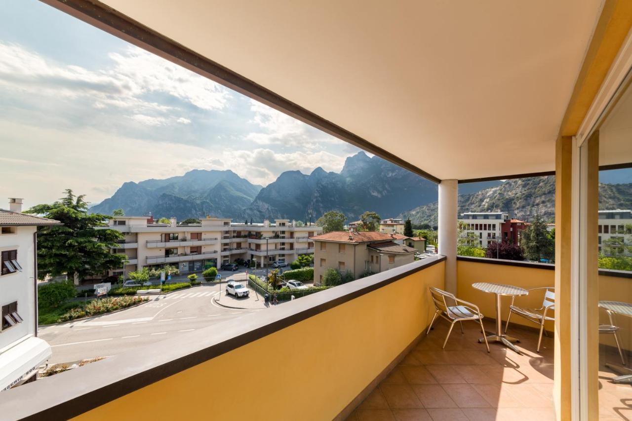 Готель New Garden Torbole Sul Garda Екстер'єр фото