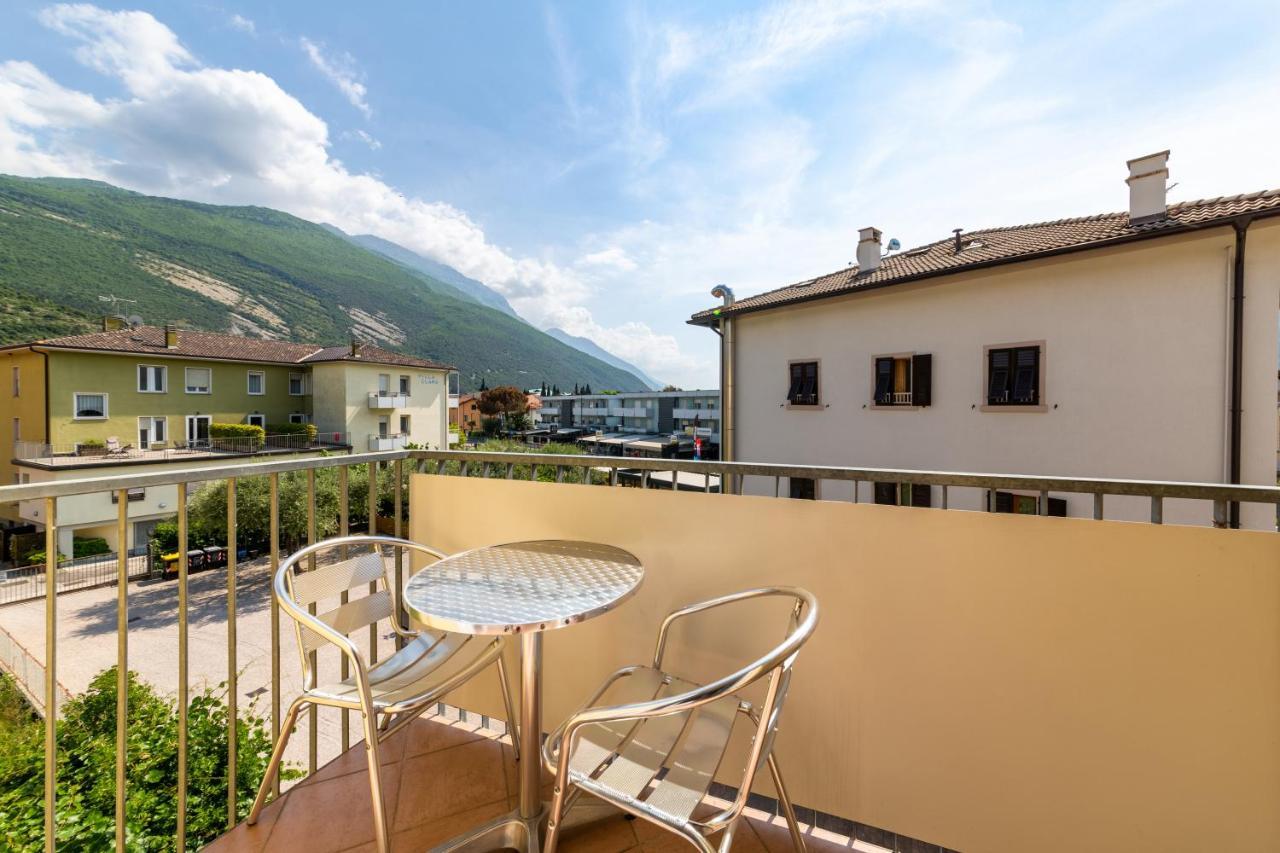 Готель New Garden Torbole Sul Garda Екстер'єр фото