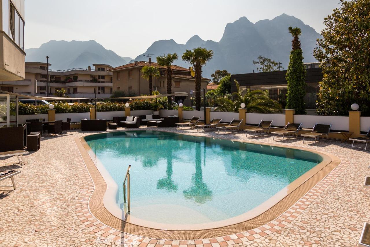 Готель New Garden Torbole Sul Garda Екстер'єр фото