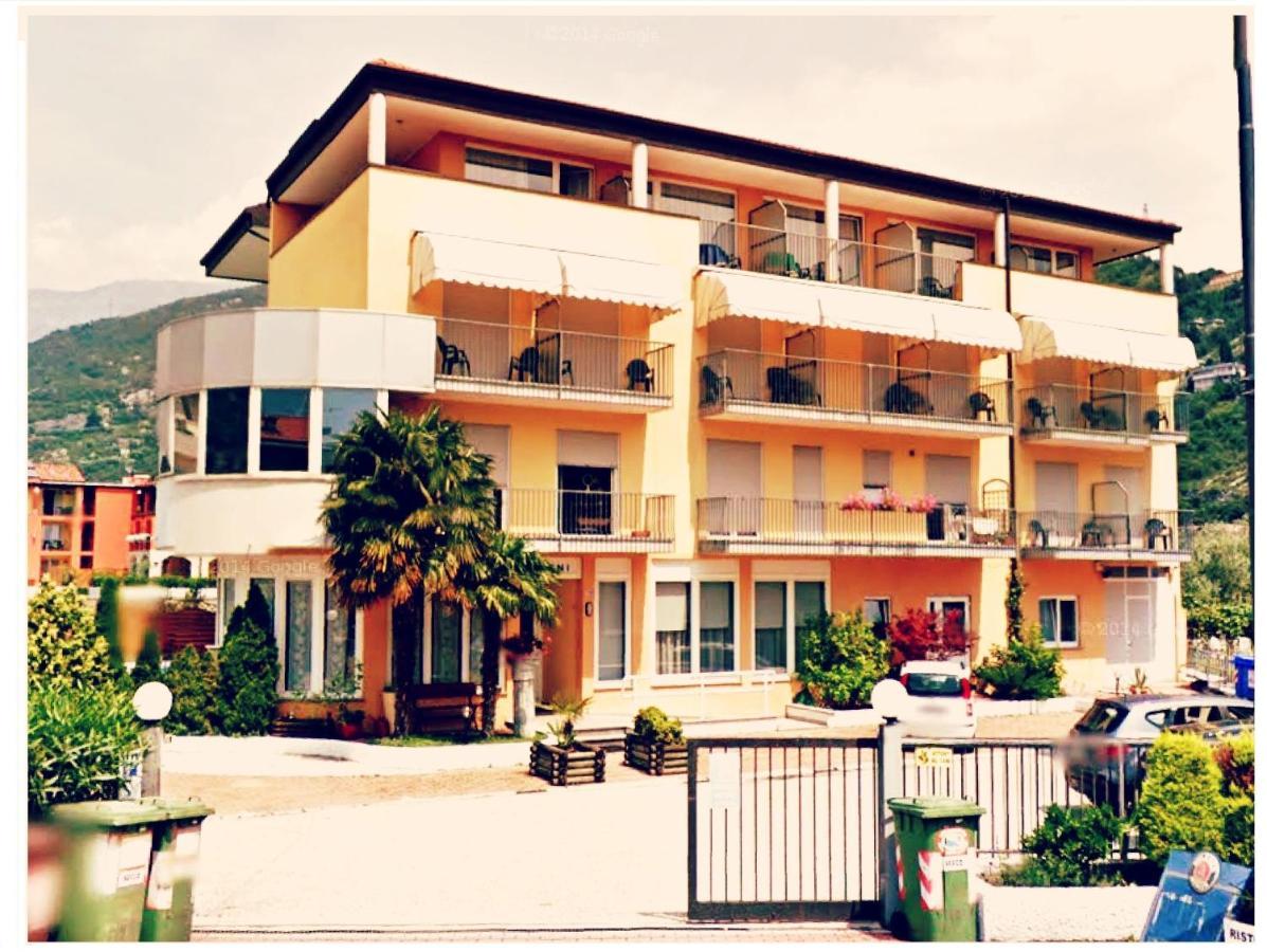 Готель New Garden Torbole Sul Garda Екстер'єр фото