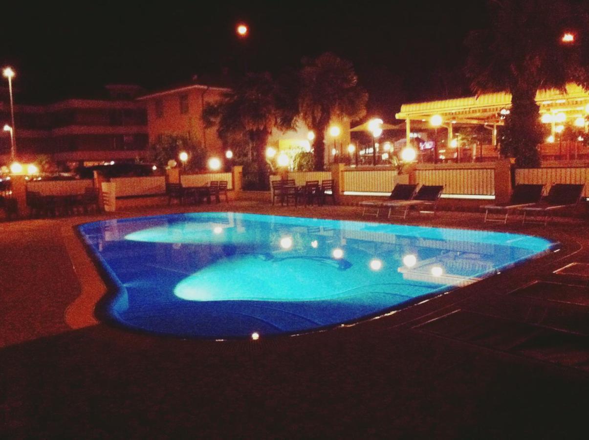 Готель New Garden Torbole Sul Garda Екстер'єр фото