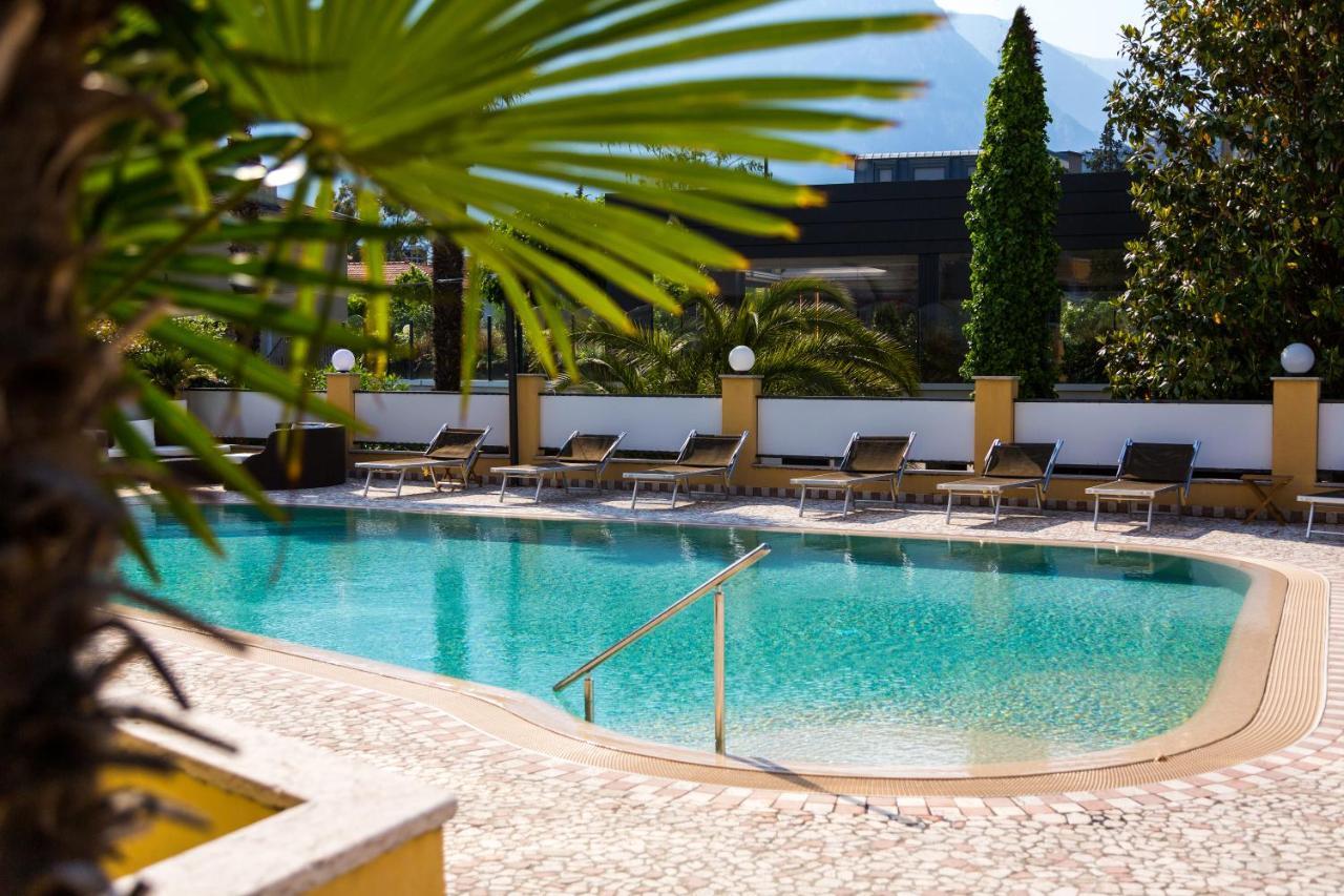 Готель New Garden Torbole Sul Garda Екстер'єр фото