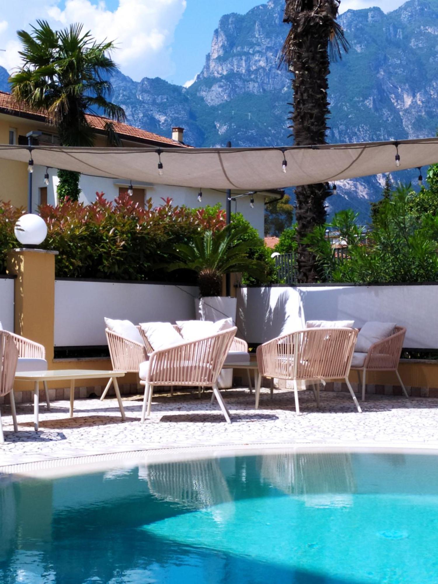 Готель New Garden Torbole Sul Garda Екстер'єр фото