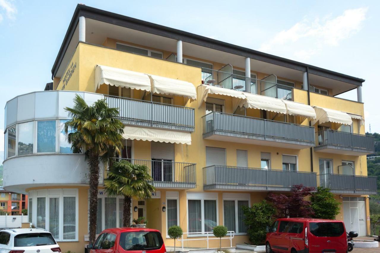 Готель New Garden Torbole Sul Garda Екстер'єр фото